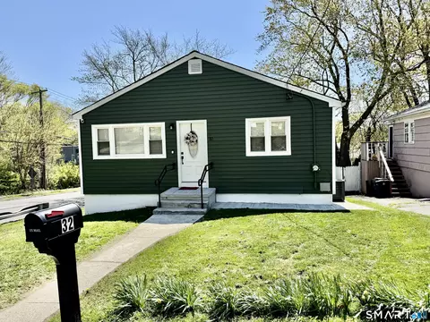 32 Ogden St, West Haven, CT 06516