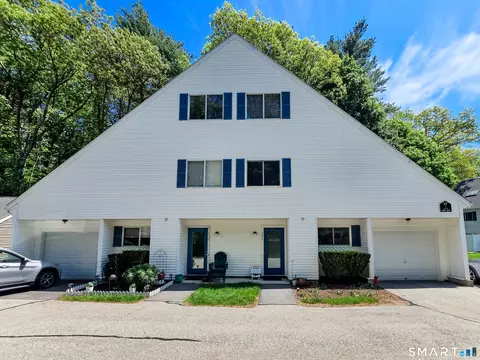 65 Perry St #111, Putnam, CT 06260