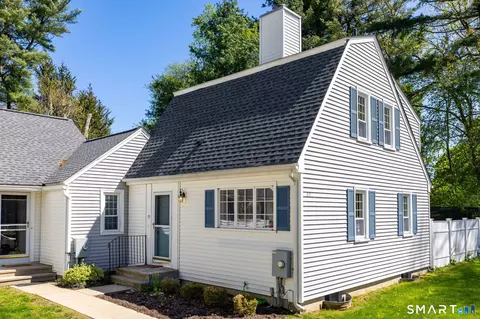 32 Patriots Sq #32, Mansfield, CT 06250