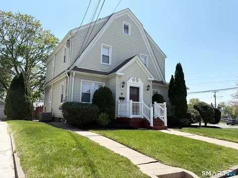 88 E Brown St, West Haven, CT 06516 photo 2
