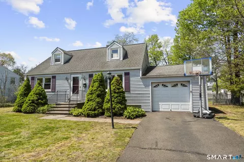 4 Bowen Rd, North Haven, CT 06473