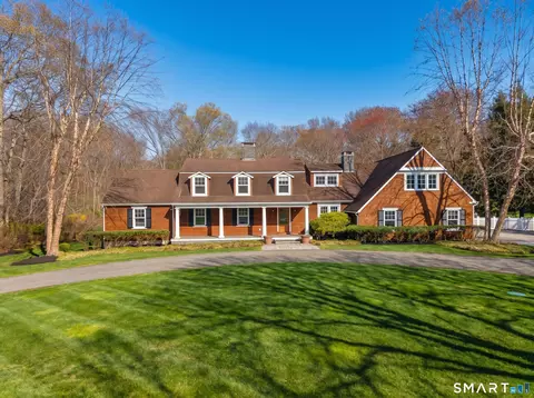 11 Westwood Dr, Waterford, CT 06385