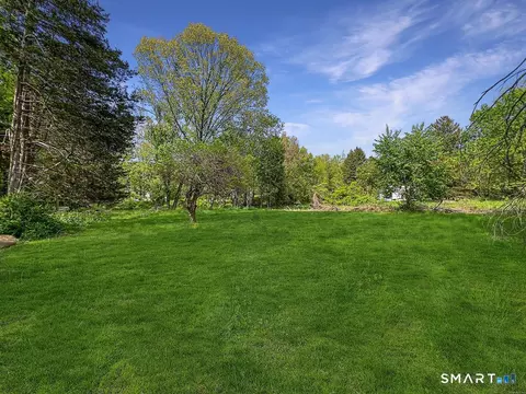180 Catamount Rd, Fairfield, CT 06824 photo 2