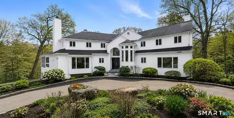 32 Buttonball Ln, Weston, CT 06883