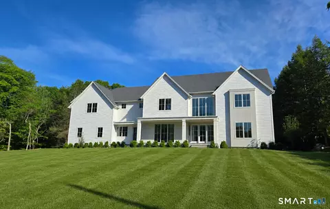 8 Pleasant Valley Ln, Westport, CT 06880