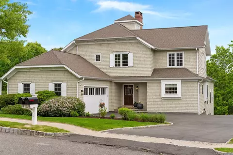 9 Damia Dr #9, Danbury, CT 06810