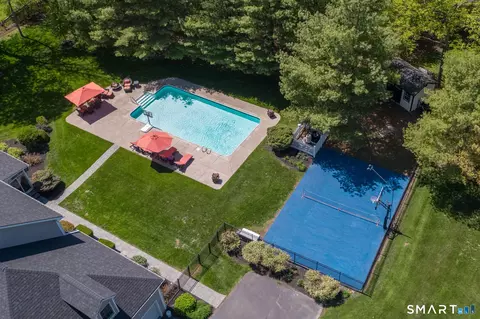 Exterior - 170 Devonshire Ln, Madison, CT 06443 photo 7 of 11