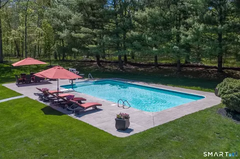 Exterior - 170 Devonshire Ln, Madison, CT 06443 photo 9 of 11