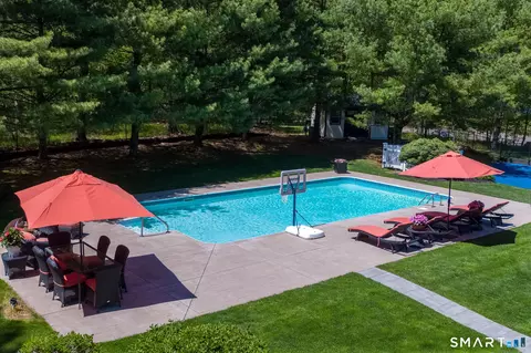 Exterior - 170 Devonshire Ln, Madison, CT 06443 photo 8 of 11