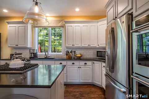 Kitchen - 170 Devonshire Ln, Madison, CT 06443 photo 2 of 5
