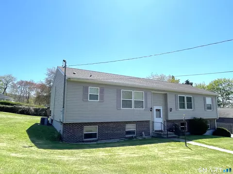 37 Third Ave, Waterford, CT 06385