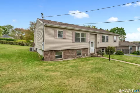 37 Third Ave, Waterford, CT 06385