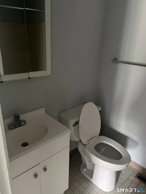 Bath - 365 Mather St #130, Hamden, CT 06514 photo 2 of 3