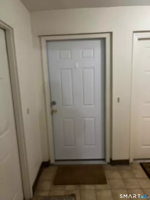 Entry Way - 365 Mather St #130, Hamden, CT 06514 photo 4 of 10