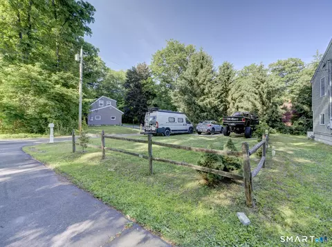 Exterior - 20 Hampton Trl, Wallingford, CT 06492 photo 9 of 10