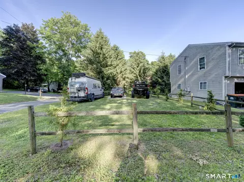 Exterior - 20 Hampton Trl, Wallingford, CT 06492 photo 8 of 10