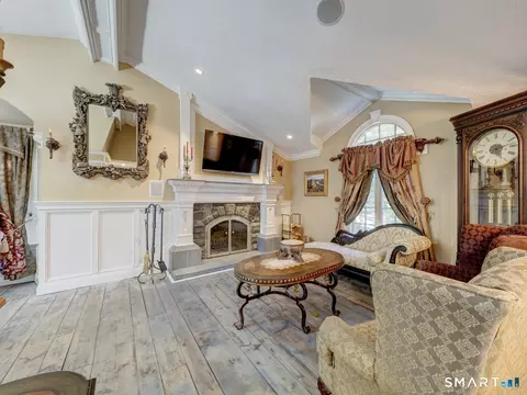 Living - 20 Hampton Trl, Wallingford, CT 06492 photo 1 of 2