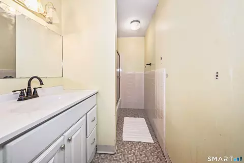 Bath - 7 Sharon Ln #7, Wethersfield, CT 06109 photo 3 of 3