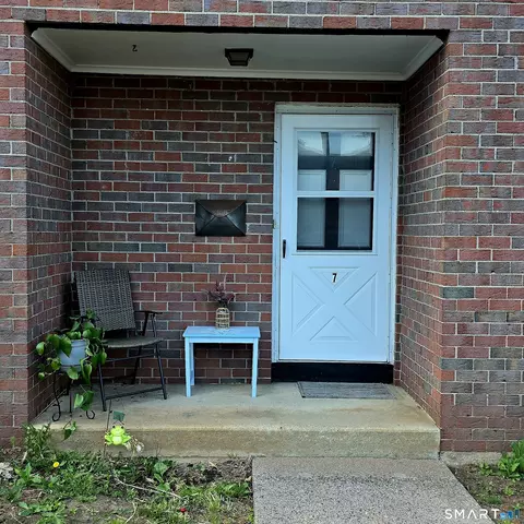 7 Sharon Ln #7, Wethersfield, CT 06109