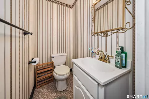 Bath - 7 Sharon Ln #7, Wethersfield, CT 06109 photo 1 of 3