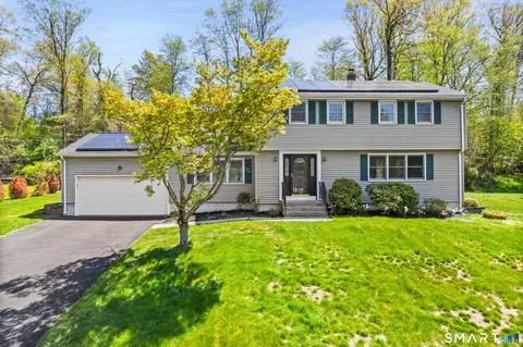 120 Braeside Dr, Hamden, CT 06514