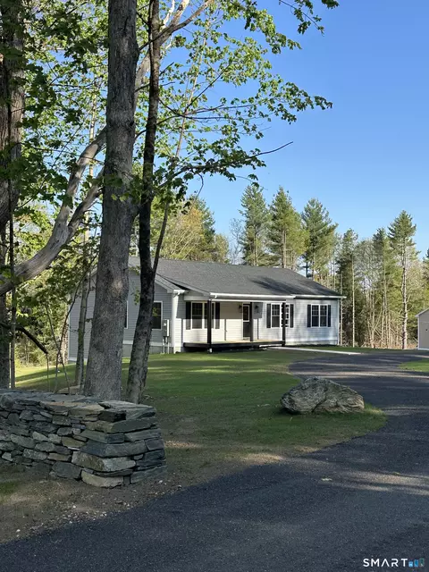 81 Grand View Ter, Brooklyn, CT 06234