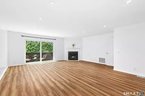 Living - 455 Hope St #1C, Stamford, CT 06906 photo 1 of 4