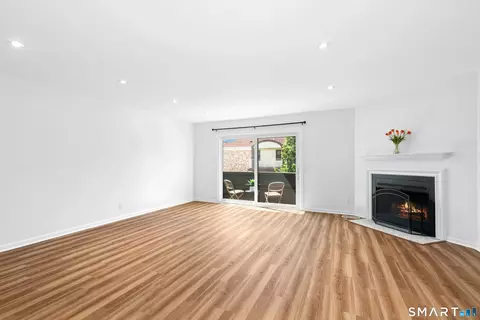Living - 455 Hope St #1C, Stamford, CT 06906 photo 2 of 4