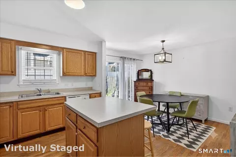 220 Castle Ave #220, Fairfield, CT 06825