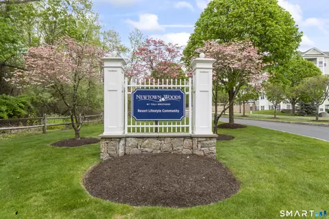 20 Brookside Ct #20, Newtown, CT 06470