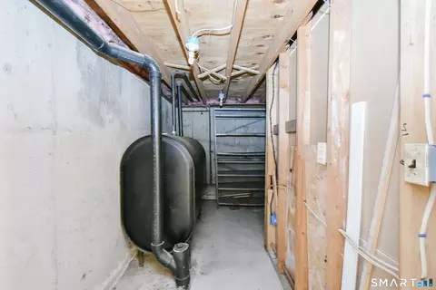 Entry Way - 24 Valley View Dr, Windsor, CT 06095 photo 4 of 6