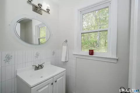 Bath - 24 Valley View Dr, Windsor, CT 06095 photo 2 of 4
