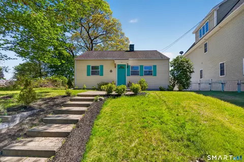 33 Howard Ct, Milford, CT 06460
