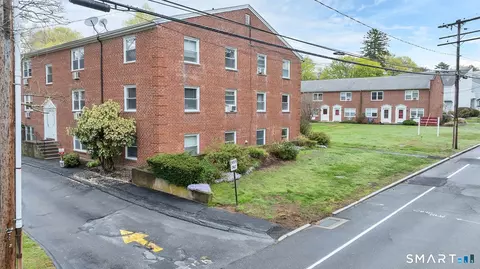 111 Niles Hill Rd #E, New London, CT 06320