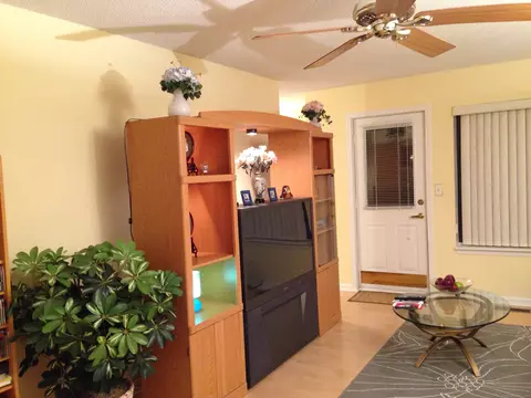 Living - 365 Mather St #27, Hamden, CT 06514 photo 1 of 2