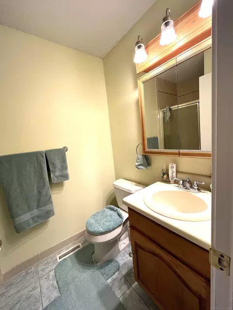 Bath - 365 Mather St #27, Hamden, CT 06514 photo 3 of 3