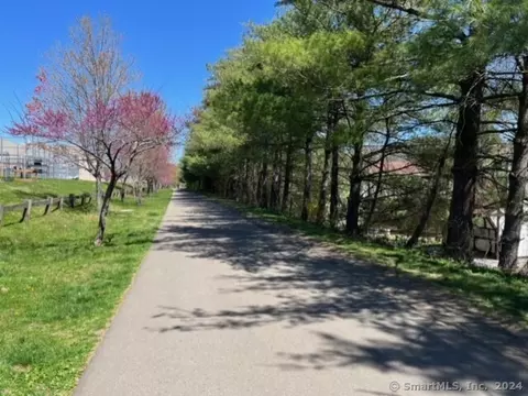 Entry Way - 365 Mather St #27, Hamden, CT 06514 photo 1 of 2