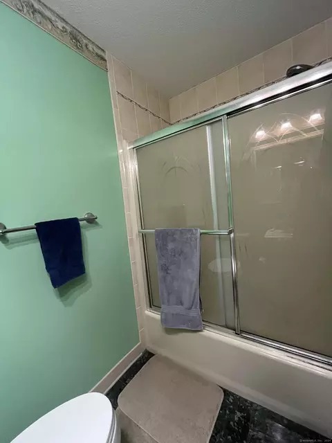 Bath - 365 Mather St #27, Hamden, CT 06514 photo 1 of 3
