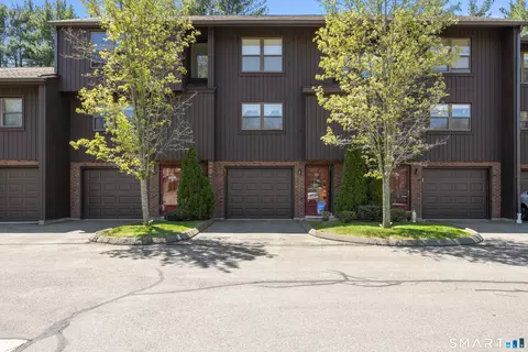 153 Natchaug Dr #153, Meriden, CT 06450