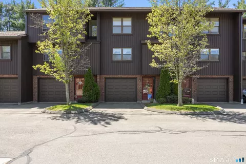 153 Natchaug Dr #153, Meriden, CT 06450