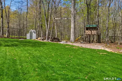 Exterior - 7 Timber Ln, Guilford, CT 06437 photo 5 of 10