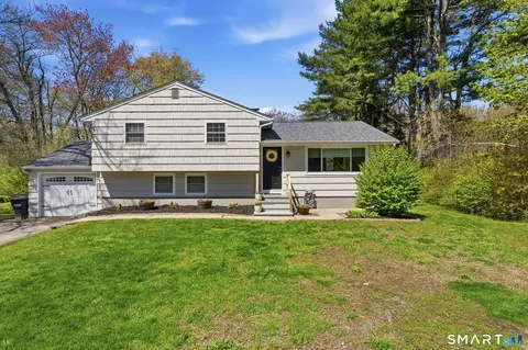 523 Essex Rd, Westbrook, CT 06498