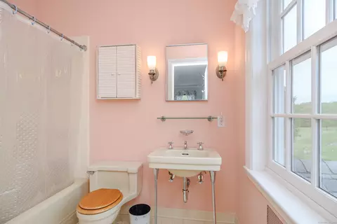 Bath - 49 Great Ring Rd, Sandy Hook, CT 06482 photo 3 of 3