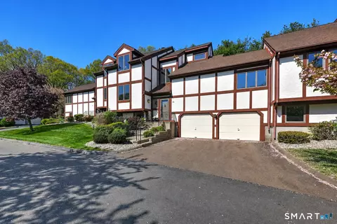 690 Forest Rd #472, West Haven, CT 06516