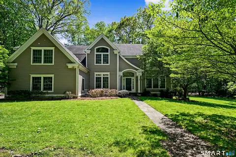 47 Cross Country Trl, Stamford, CT 06903