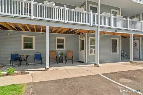 105 Hidden Knolls Cir #105, Monroe, CT 06468