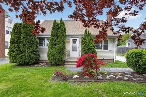 106 Moritz Pl, Fairfield, CT 06824