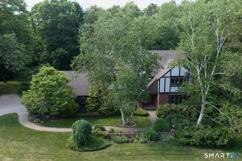 25 Country Ln, Glastonbury, CT 06073