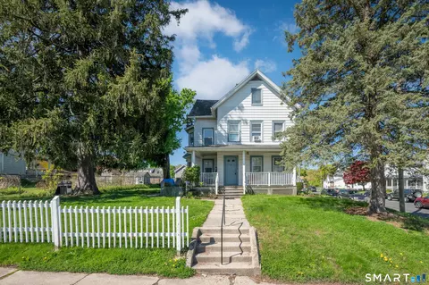18 Mallory St, Danbury, CT 06810