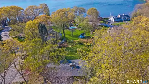 5 Hemlock Dr, Essex, CT 06426